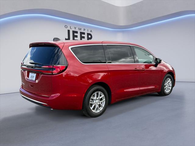 2027 Chrysler Pacifica Select