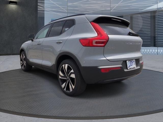 2025 Volvo XC40 B5 Plus Dark Theme