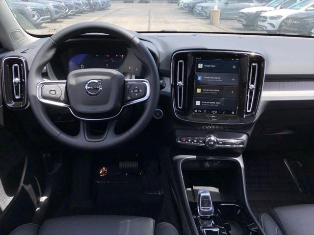 2025 Volvo XC40 B5 Plus Dark Theme