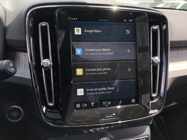2025 Volvo XC40 B5 Plus Dark Theme