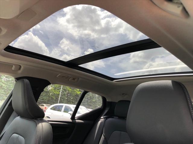 2025 Volvo XC40 B5 Plus Dark Theme