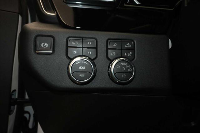 2026 GMC Sierra 2500HD Crew Cab, Standard Bed, SLT, 4WD
