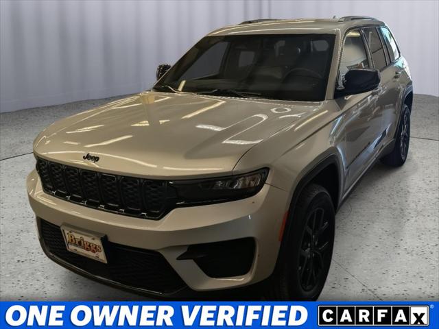 2025 Jeep Grand Cherokee Altitude 4x4 for sale in Topeka, KS