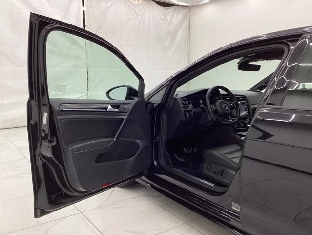 2019 Volkswagen Golf R 2.0T w/DCC & Navigation