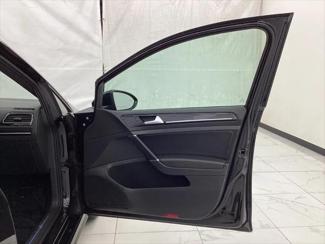 2019 Volkswagen Golf R 2.0T w/DCC & Navigation