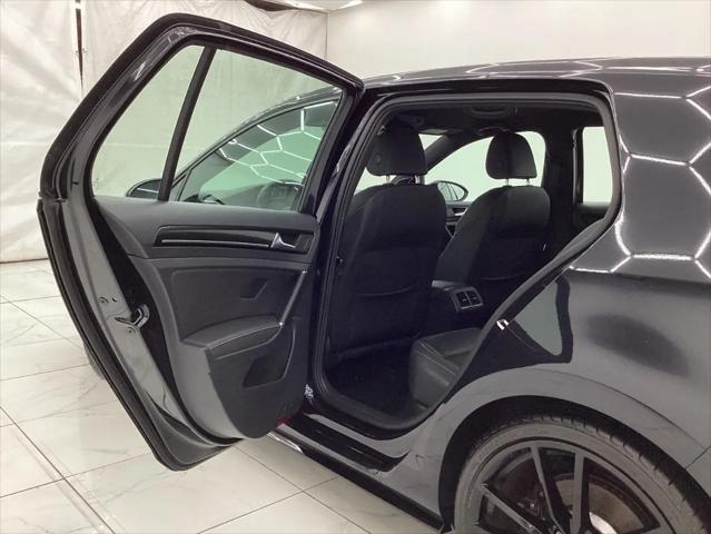 2019 Volkswagen Golf R 2.0T w/DCC & Navigation