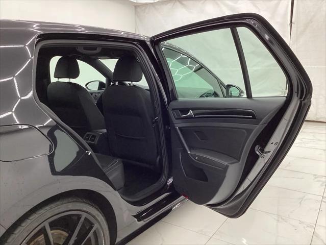 2019 Volkswagen Golf R 2.0T w/DCC & Navigation