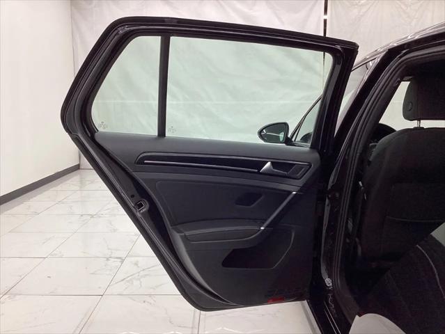 2019 Volkswagen Golf R 2.0T w/DCC & Navigation