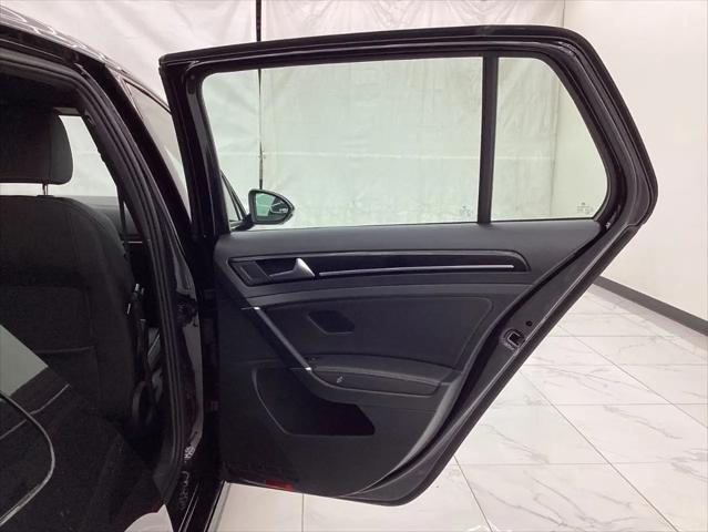 2019 Volkswagen Golf R 2.0T w/DCC & Navigation