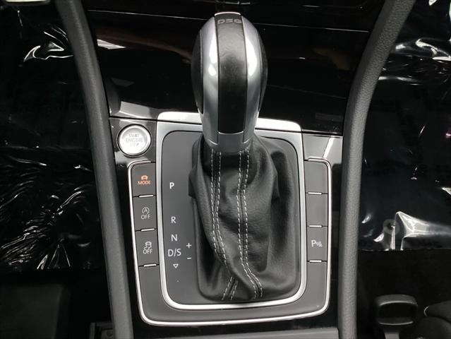 2019 Volkswagen Golf R 2.0T w/DCC & Navigation
