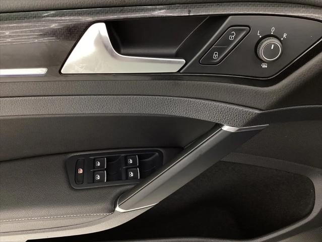 2019 Volkswagen Golf R 2.0T w/DCC & Navigation