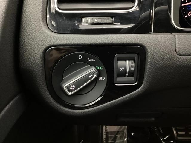 2019 Volkswagen Golf R 2.0T w/DCC & Navigation