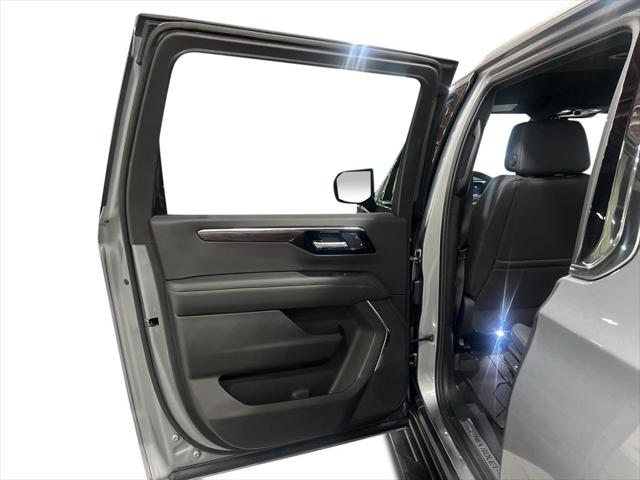 2026 Chevrolet Suburban LT, 4WD