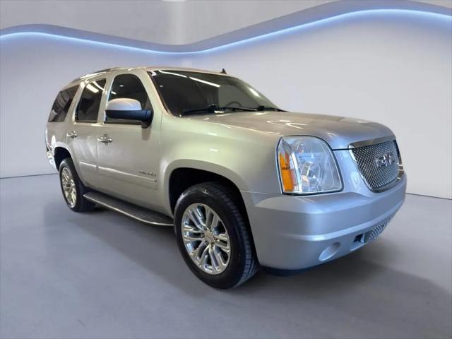2010 GMC Yukon Denali for sale in Brunswick, OH