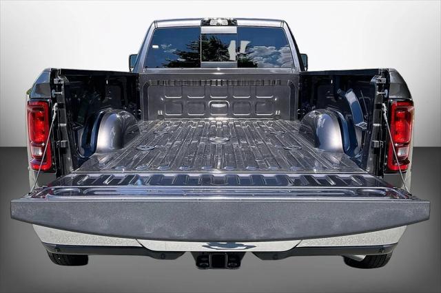 New 2026 Granite Crystal Metallic Clear-Coat Exterior Paint RAM TRADESMAN image 21