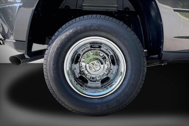 New 2026 Granite Crystal Metallic Clear-Coat Exterior Paint RAM TRADESMAN image 31