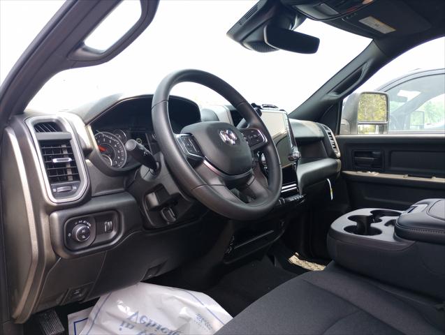 2026 RAM Ram 3500 RAM 3500 TRADESMAN CREW CAB 4X4 64 BOX