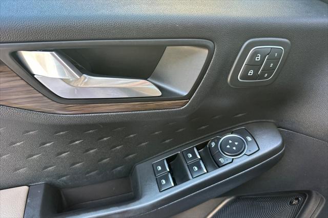 2020 Ford Escape Titanium Hybrid
