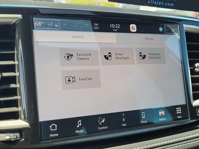 2027 Chrysler Pacifica Select
