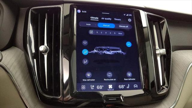 2023 Volvo XC60 B5 Plus Bright Theme