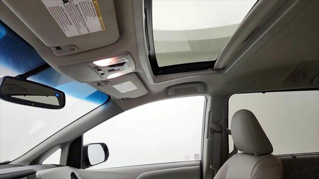2015 Toyota Sienna XLE 8 Passenger