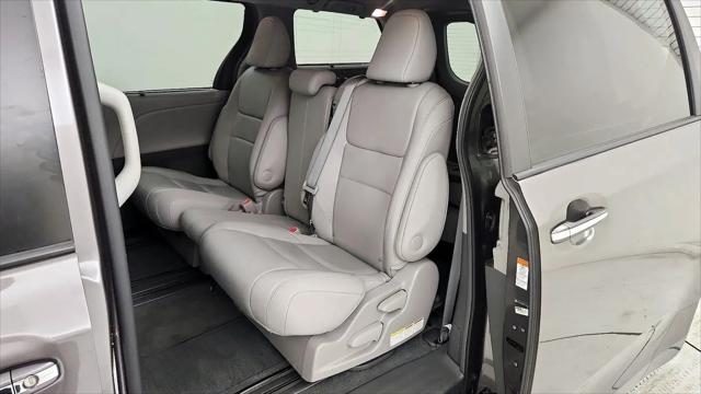 2015 Toyota Sienna XLE 8 Passenger