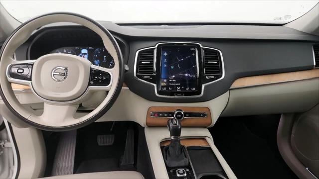 2022 Volvo XC90 T6 Momentum 7 Passenger