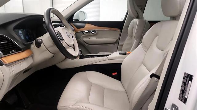 2022 Volvo XC90 T6 Momentum 7 Passenger