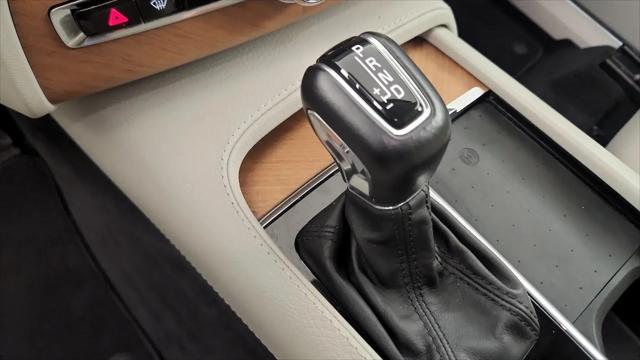 2022 Volvo XC90 T6 Momentum 7 Passenger