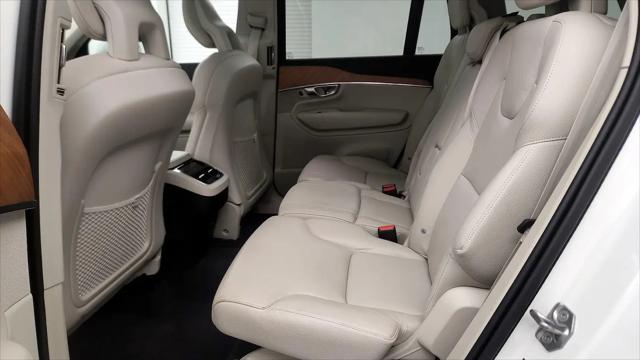 2022 Volvo XC90 T6 Momentum 7 Passenger