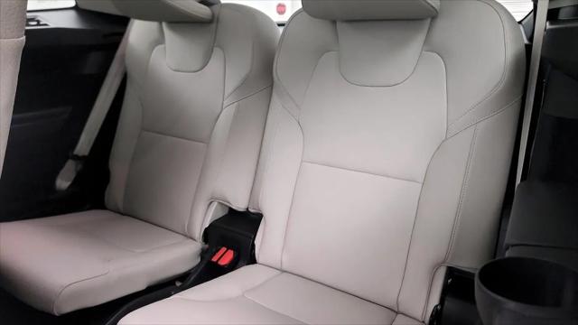 2022 Volvo XC90 T6 Momentum 7 Passenger