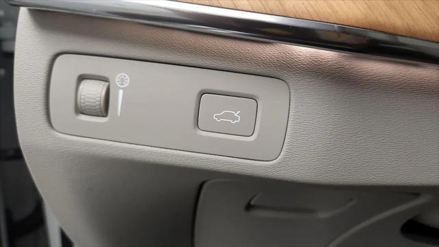 2022 Volvo XC90 T6 Momentum 7 Passenger