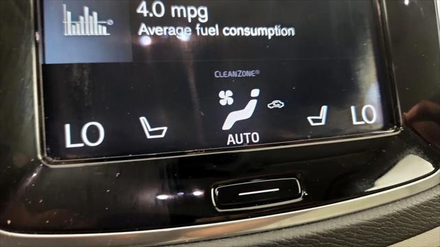 2022 Volvo XC90 T6 Momentum 7 Passenger