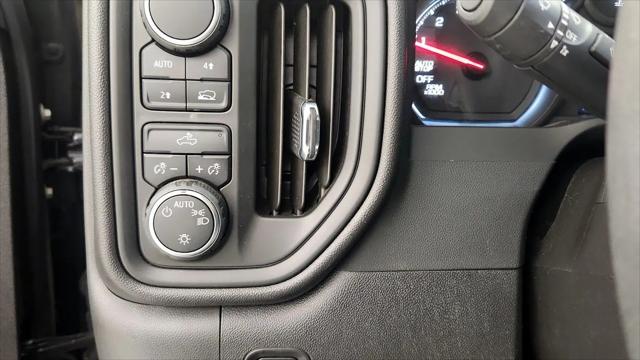 2022 Chevrolet Silverado 1500 4WD Crew Cab Short Bed Custom