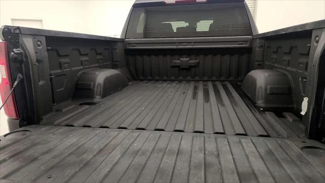 2022 Chevrolet Silverado 1500 4WD Crew Cab Short Bed Custom