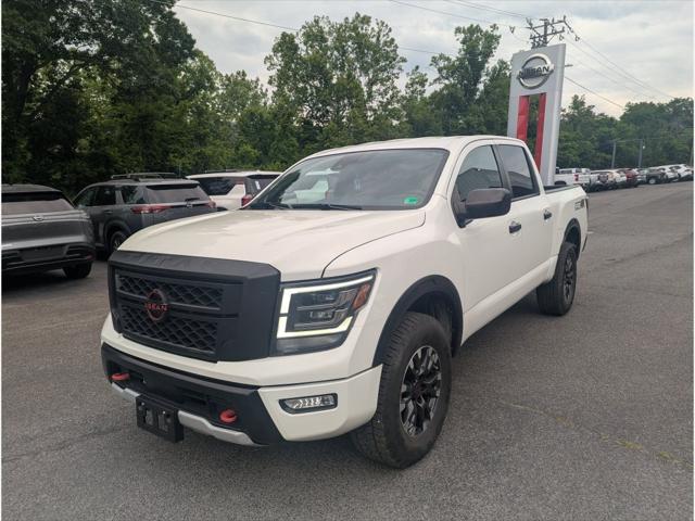 2023 Nissan TITAN Crew Cab PRO-4X 4x4 2023 Nissan TITAN Crew Cab PRO-4X 4x4