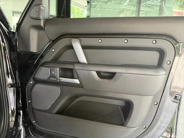 2022 Land Rover Defender 110 V8