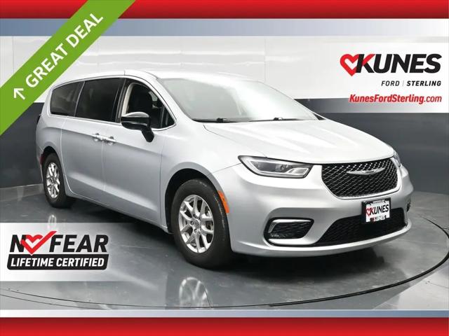 2024 Chrysler Pacifica Touring L for sale in Sterling, IL