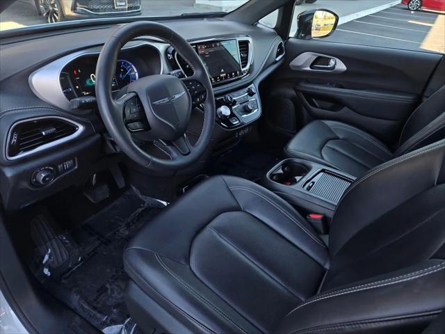 2024 Chrysler Pacifica Hybrid S Appearance Pkg