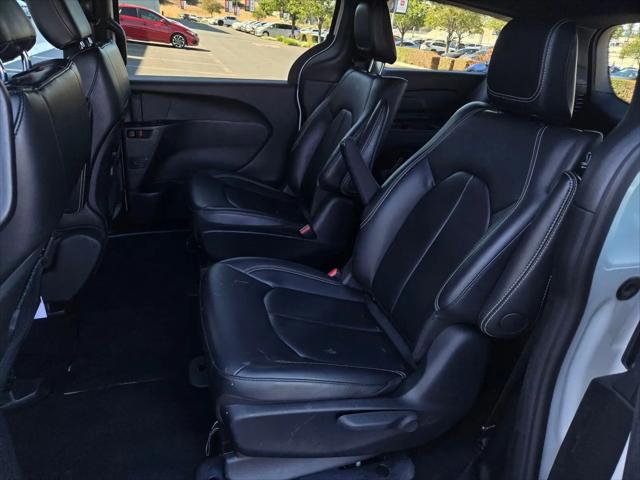 2024 Chrysler Pacifica Hybrid S Appearance Pkg