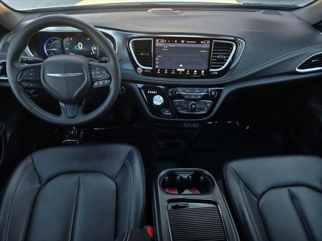 2024 Chrysler Pacifica Hybrid S Appearance Pkg
