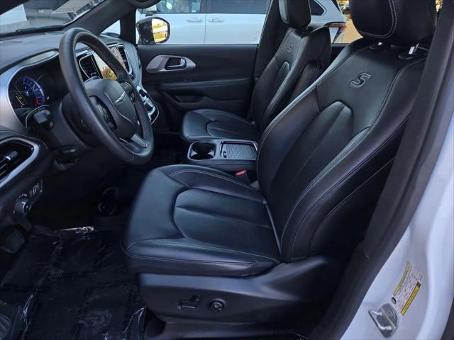 2024 Chrysler Pacifica Hybrid S Appearance Pkg
