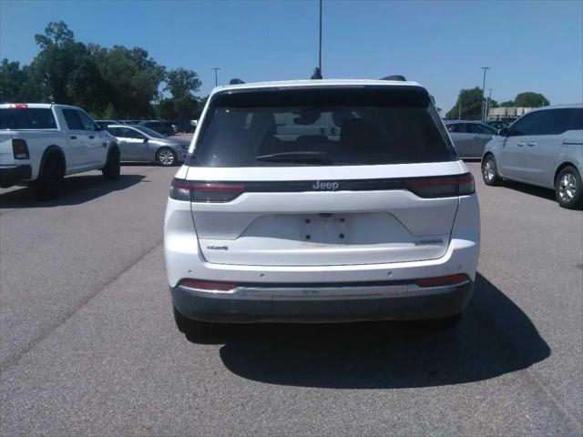 2023 Jeep Grand Cherokee Laredo 4x4