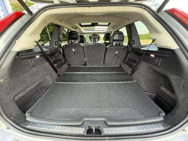 2016 Volvo XC90 T6 Momentum