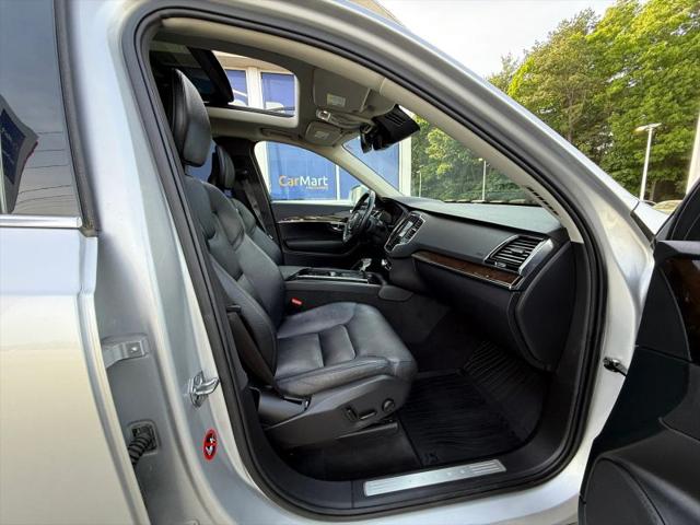 2016 Volvo XC90 T6 Momentum
