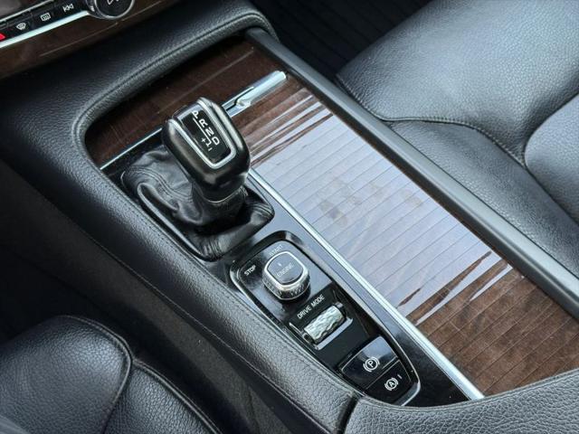 2016 Volvo XC90 T6 Momentum