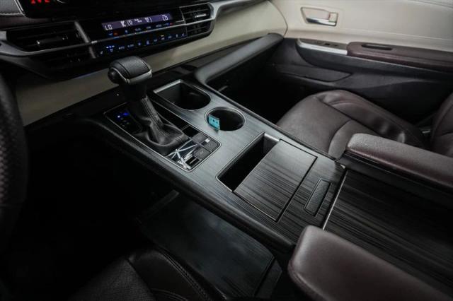 2022 Toyota Sienna Platinum