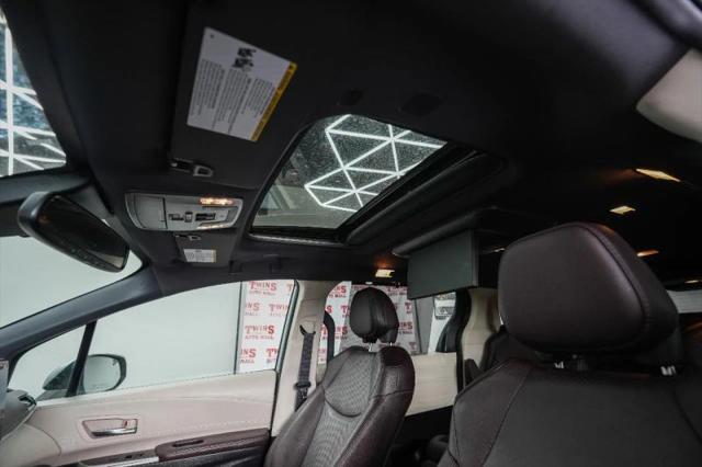 2022 Toyota Sienna Platinum