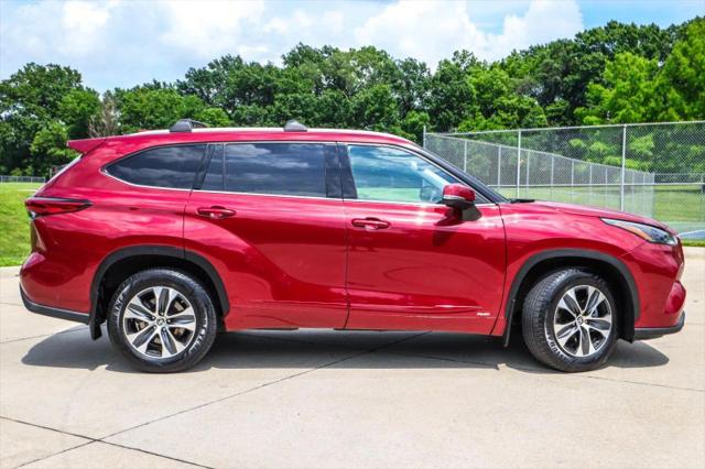 2022 Toyota Highlander Hybrid XLE