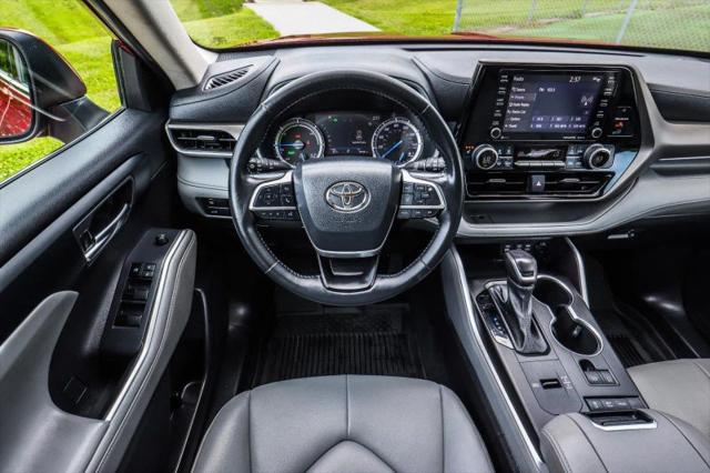 2022 Toyota Highlander Hybrid XLE